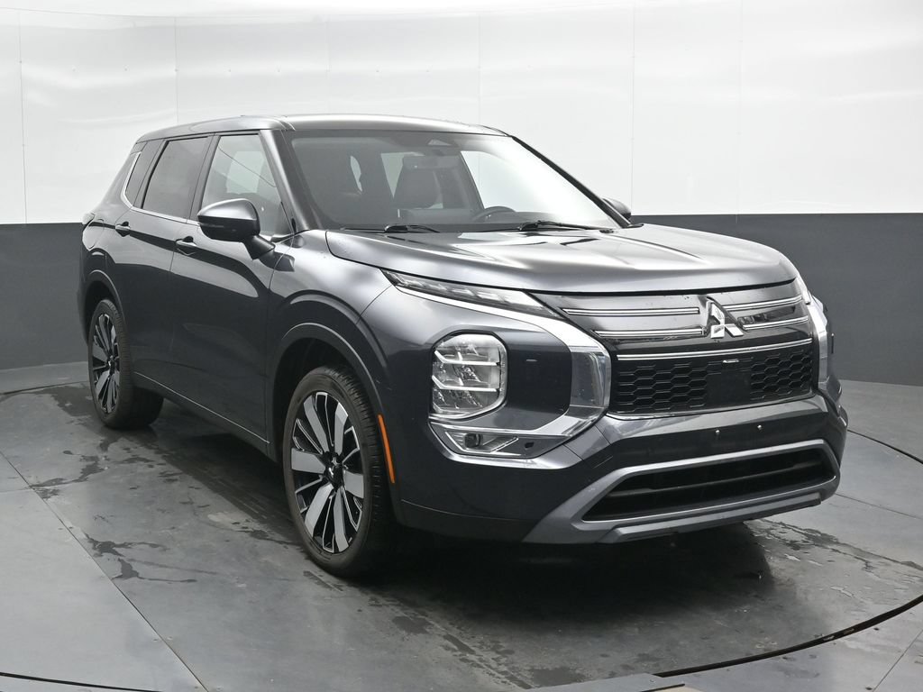 Used 2025 Mitsubishi Outlander AWD image 4