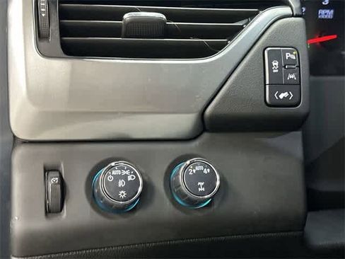 Used 2019 Chevrolet Suburban LT image 19