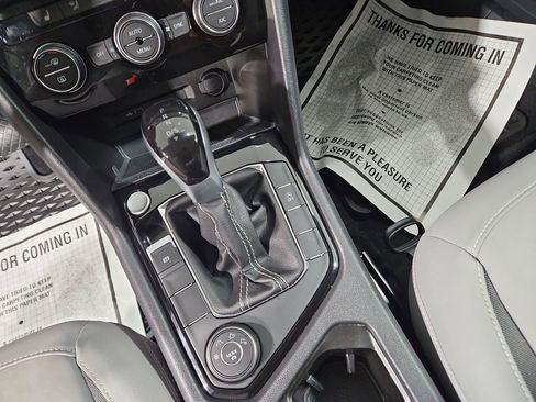 Certified 2024 Volkswagen Taos SE w/ Panoramic Sunroof Package image 25