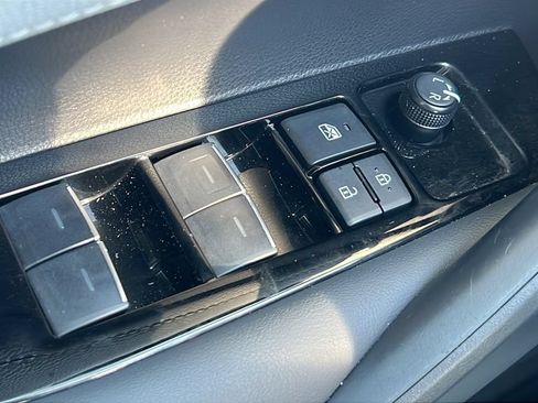 Used 2025 Toyota Corolla SE FWD image 17