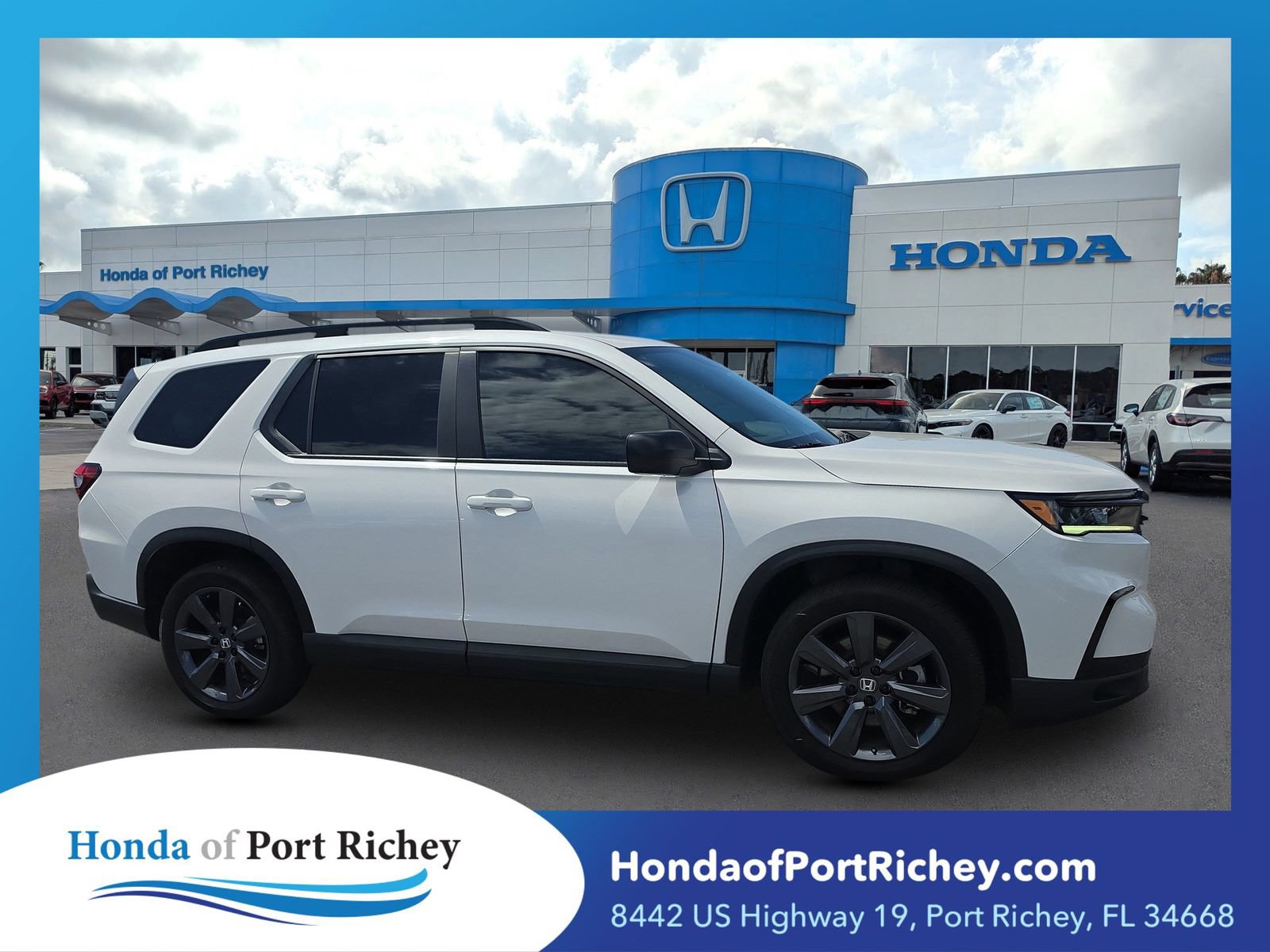 Used 2025 Honda Pilot Sport image 1
