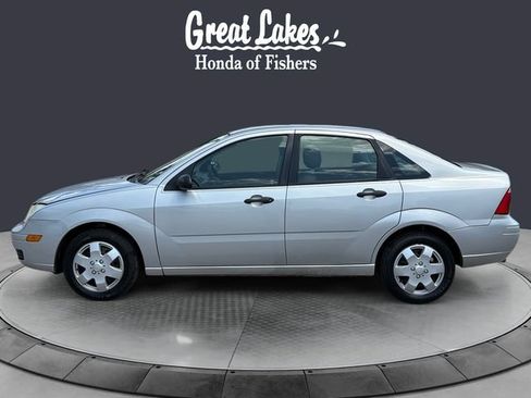 Used 2006 Ford Focus ZX4 Sedan FWD image 2