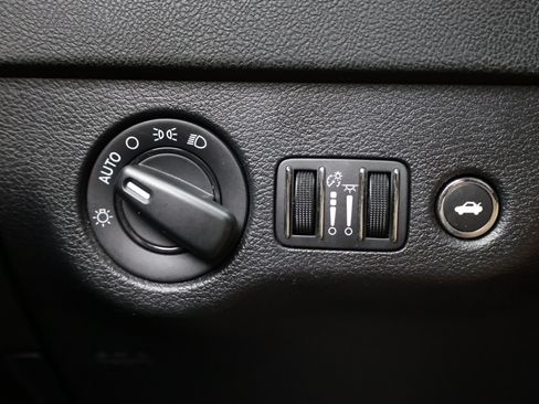 Used 2022 Dodge Charger SXT RWD image 25
