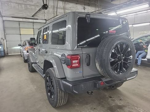 Used 2021 Jeep Wrangler Unlimited Sahara AWD/4WD image 5
