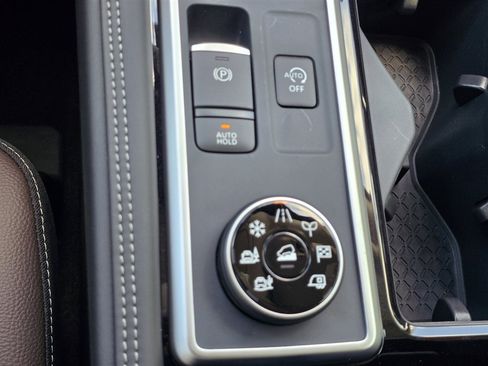 New 2026 Nissan Pathfinder Platinum AWD/4WD image 21