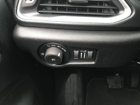 Used 2018 Chrysler Pacifica Touring-L w/ Premium Audio Group image 22