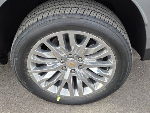 New 2026 Chevrolet Suburban High Country image 5