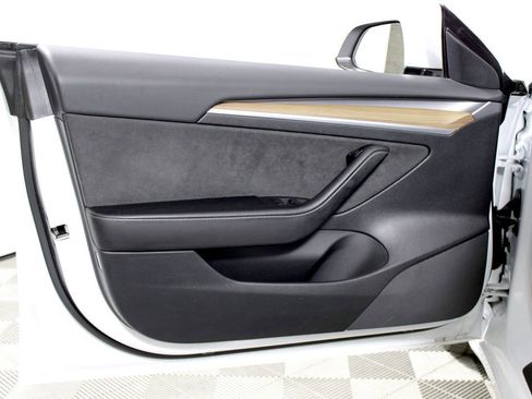 Used 2021 Tesla Model 3 Standard Range Plus image 6