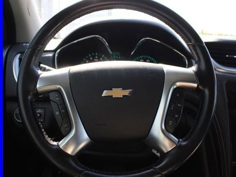 Used 2017 Chevrolet Traverse LT FWD image 29