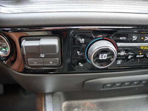 Used 2024 Chevrolet Silverado 3500 High Country w/ High Country Premium Package AWD/4WD image 7