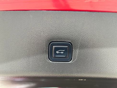 Used 2022 Chevrolet Traverse Premier image 22