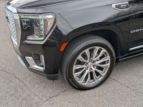 Used 2022 GMC Yukon Denali w/ Denali Premium Package image 7