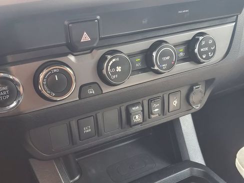 Used 2019 Toyota Tacoma TRD Sport AWD/4WD image 28