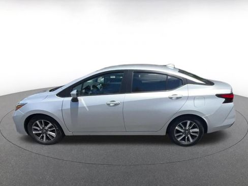 Used 2025 Nissan Versa SV FWD image 9