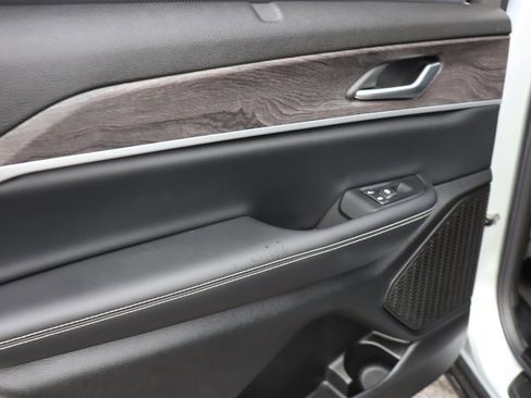 New 2024 Jeep Grand Cherokee L Limited w/ Luxury Tech Group II image 16