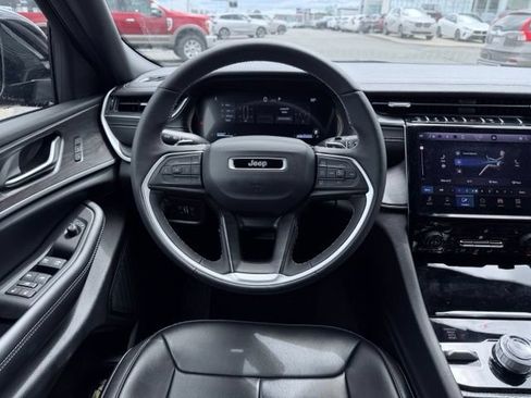 Certified 2025 Jeep Grand Cherokee Limited AWD/4WD image 26