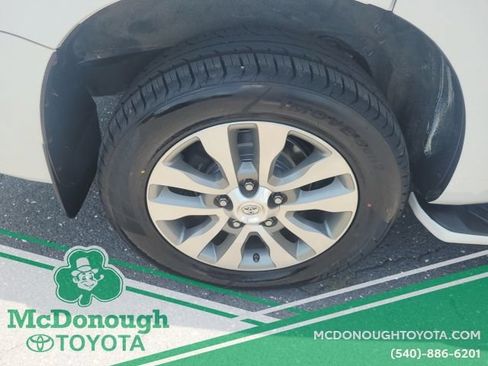 Used 2016 Toyota Sequoia Limited AWD/4WD image 38
