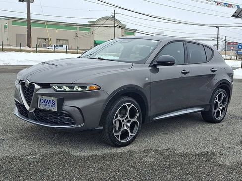 Used 2024 Alfa Romeo Tonale Ti w/ Premium Interior Package image 3