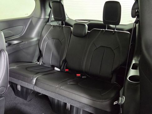 New 2026 Chrysler Pacifica Select image 33