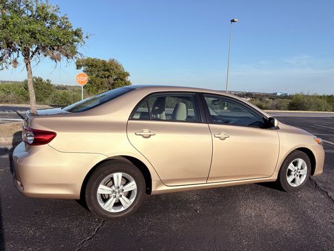 Used 2011 Toyota Corolla LE image 27