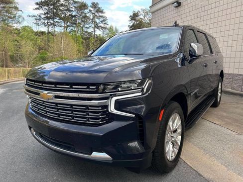 Used 2023 Chevrolet Suburban Premier image 3