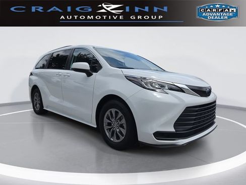 Used 2023 Toyota Sienna LE FWD image 1