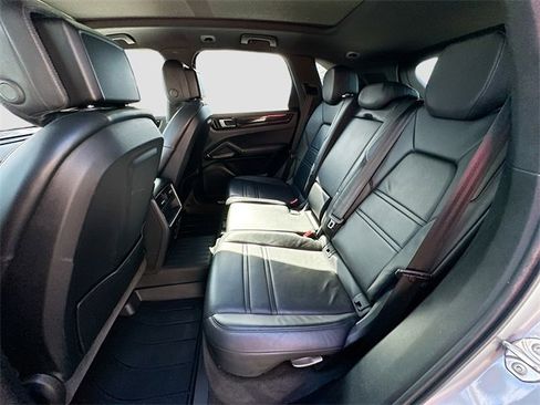 Used 2020 Porsche Cayenne image 25