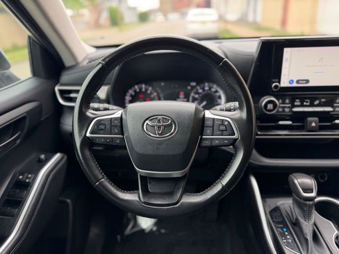 Used 2023 Toyota Highlander LE AWD/4WD image 36