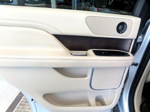 Used 2019 Lincoln Navigator Reserve w/ Cargo Package image 17