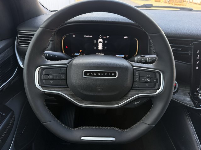Used 2024 Jeep Wagoneer L Series II RWD image 13