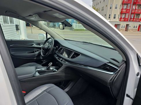 Used 2020 Buick Enclave Essence w/ Sound and Sites Package AWD/4WD image 16