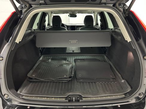 Used 2023 Volvo XC60 B5 Plus AWD/4WD image 34