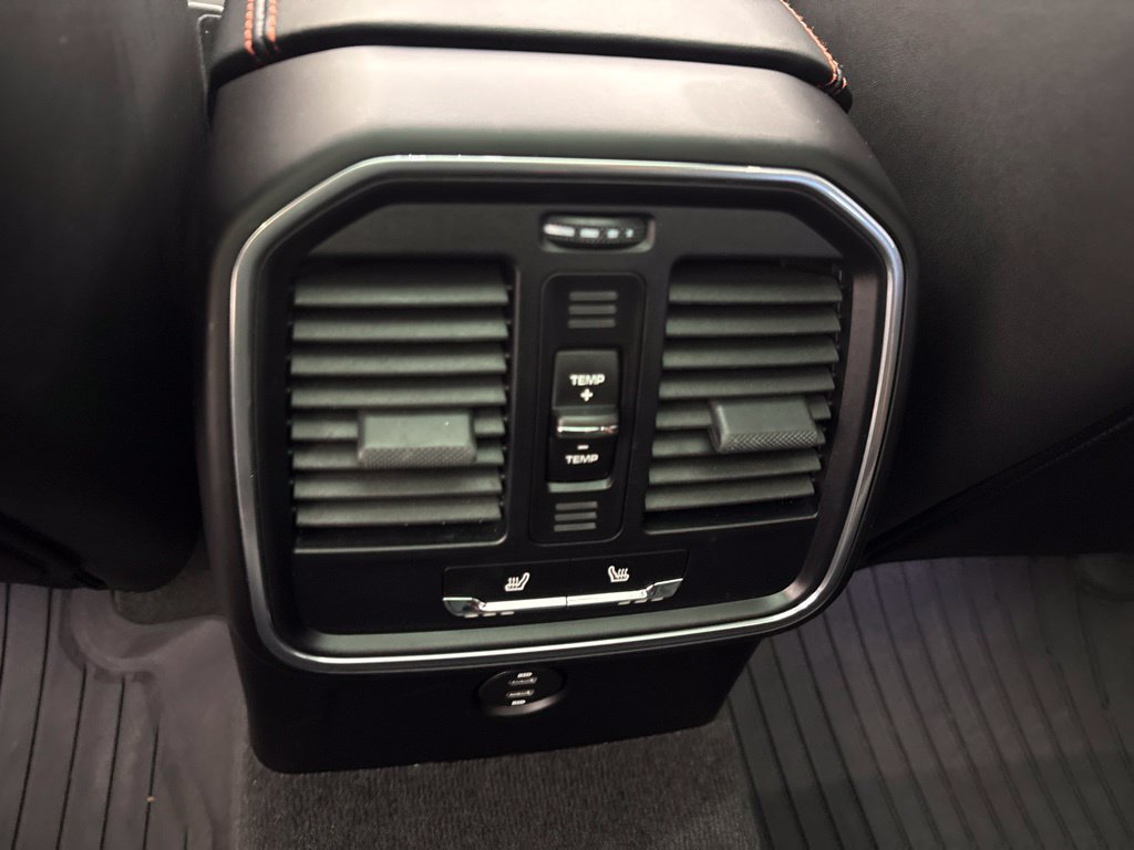 Certified 2023 Porsche Macan Turbo AWD/4WD image 30