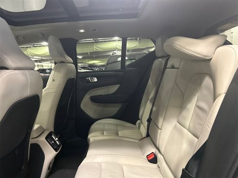 Certified 2023 Volvo XC40 B5 Ultimate w/ Protection Package Premier image 23