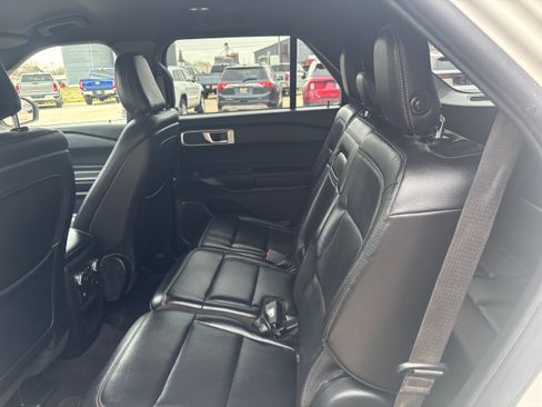 Used 2020 Ford Explorer XLT w/ Equipment Group 202A AWD/4WD image 11