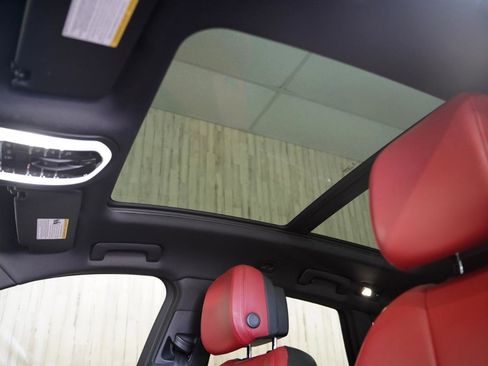 Used 2020 Porsche Macan AWD/4WD image 27