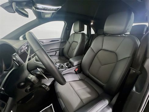 Used 2022 Porsche Macan Base image 5