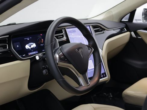 Used 2016 Tesla Model S 70 RWD image 10