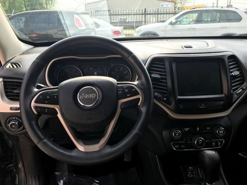 Used 2015 Jeep Cherokee Latitude FWD image 42