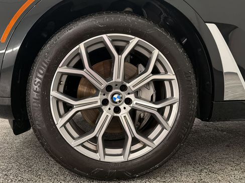 Used 2025 BMW X7 xDrive40i w/ Premium Package AWD/4WD image 11