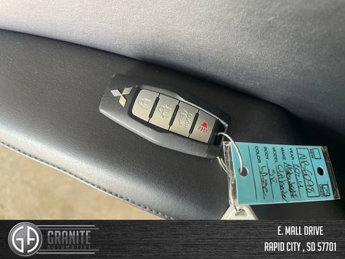 Used 2024 Mitsubishi Outlander FWD image 13