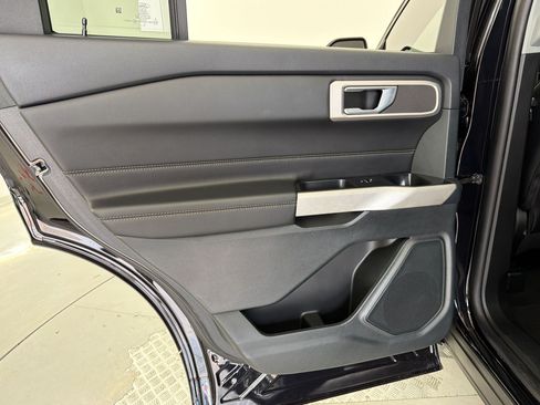 Used 2023 Ford Explorer XLT w/ Equipment Group 202A RWD image 29