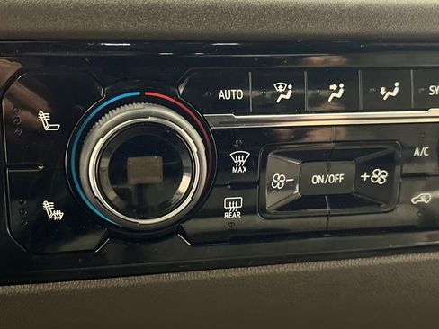 Used 2024 Chevrolet Silverado 2500 LT image 45