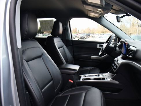 Used 2023 Ford Explorer XLT w/ Equipment Group 202A image 16