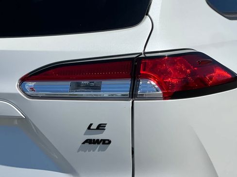 Certified 2022 Toyota Corolla Cross LE w/ Moonroof Package AWD/4WD image 31