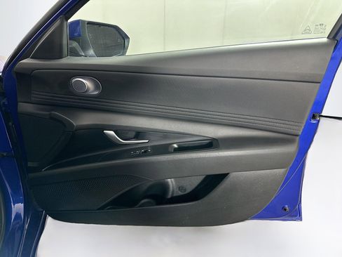 Used 2025 Hyundai Elantra SEL FWD image 32
