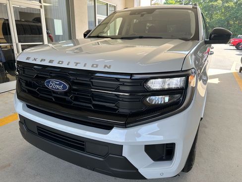 Certified 2025 Ford Expedition Max Active RWD image 1