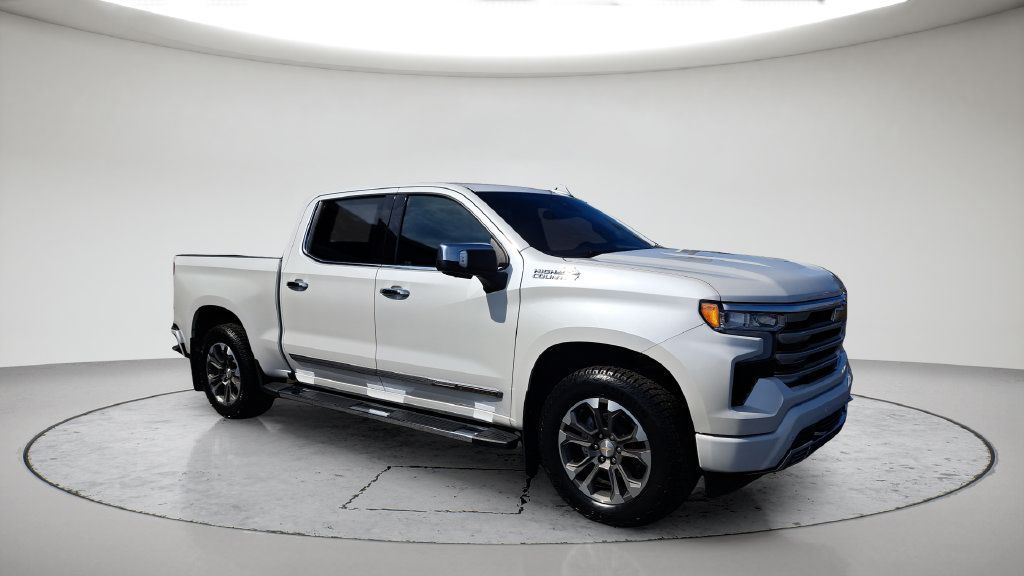 Used 2022 Chevrolet Silverado 1500 High Country w/ Z71 Off-Road Package AWD/4WD image 3