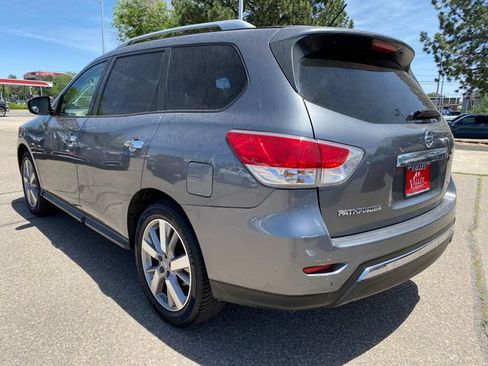 Used 2015 Nissan Pathfinder S FWD image 3