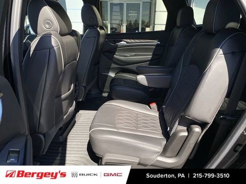 Used 2022 Buick Enclave Avenir w/ Avenir Technology Package AWD/4WD image 29